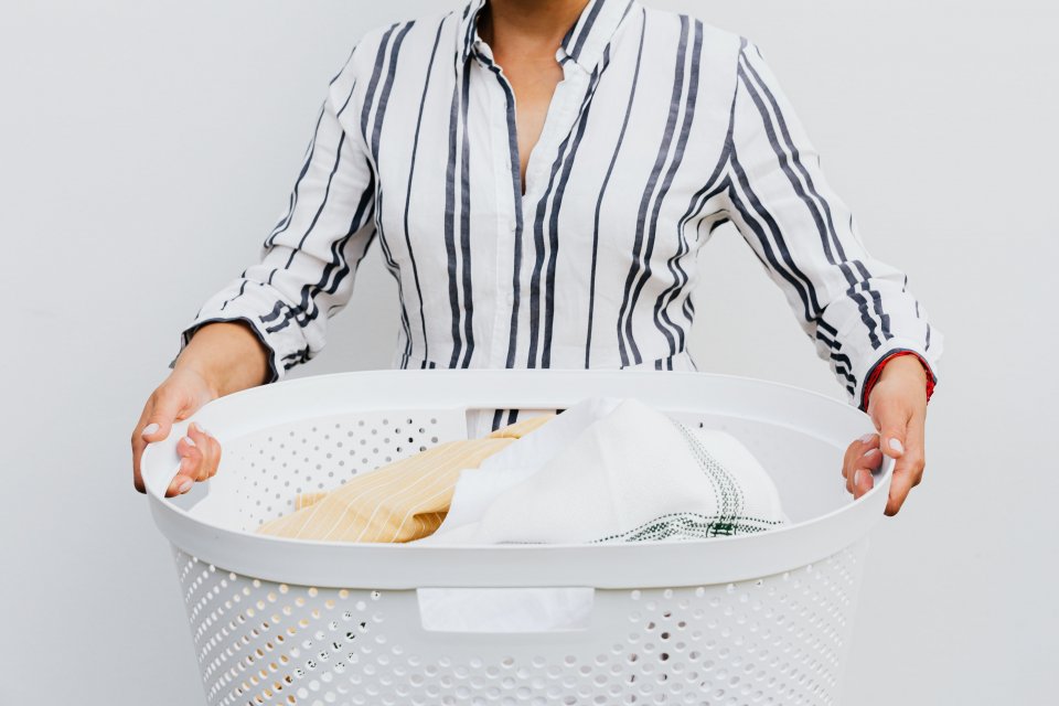 Tips Cara Mencuci Baju Putih Tetap Bersih Tanpa Noda